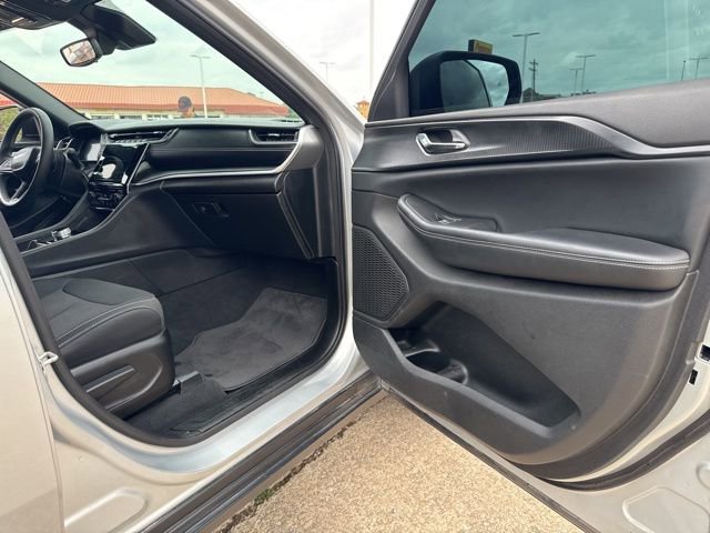 Used 2024 Jeep Grand Cherokee L Laredo image 11