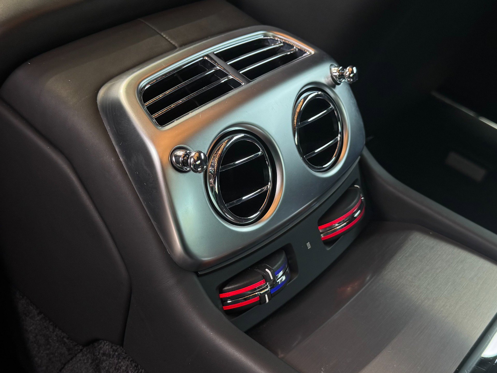 Used 2016 Rolls-Royce Wraith RWD image 29