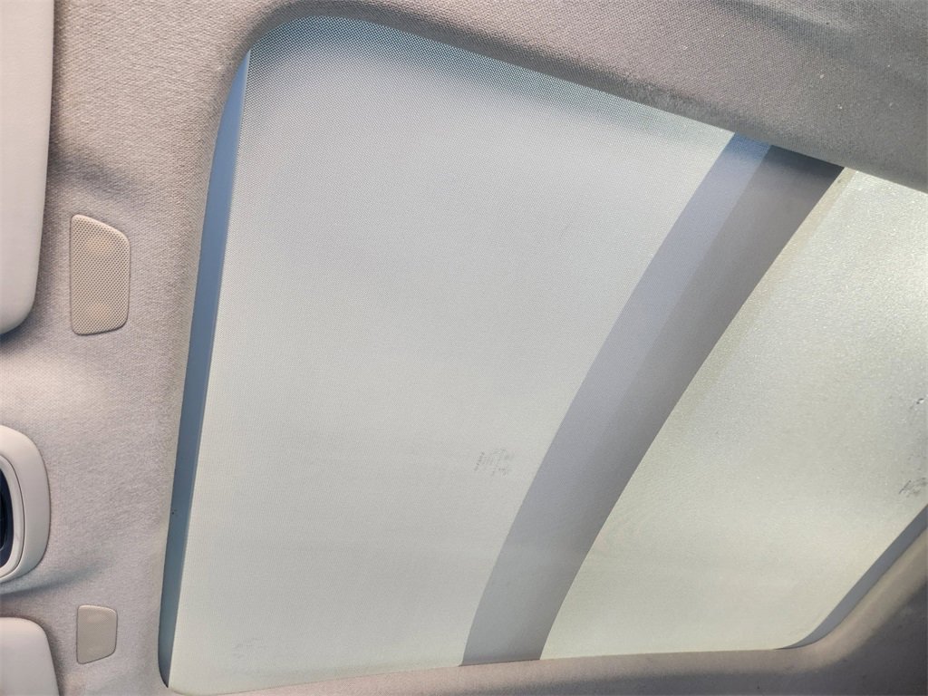 Used 2020 Volvo XC40 T5 Momentum w/ Protection Package Premier image 24