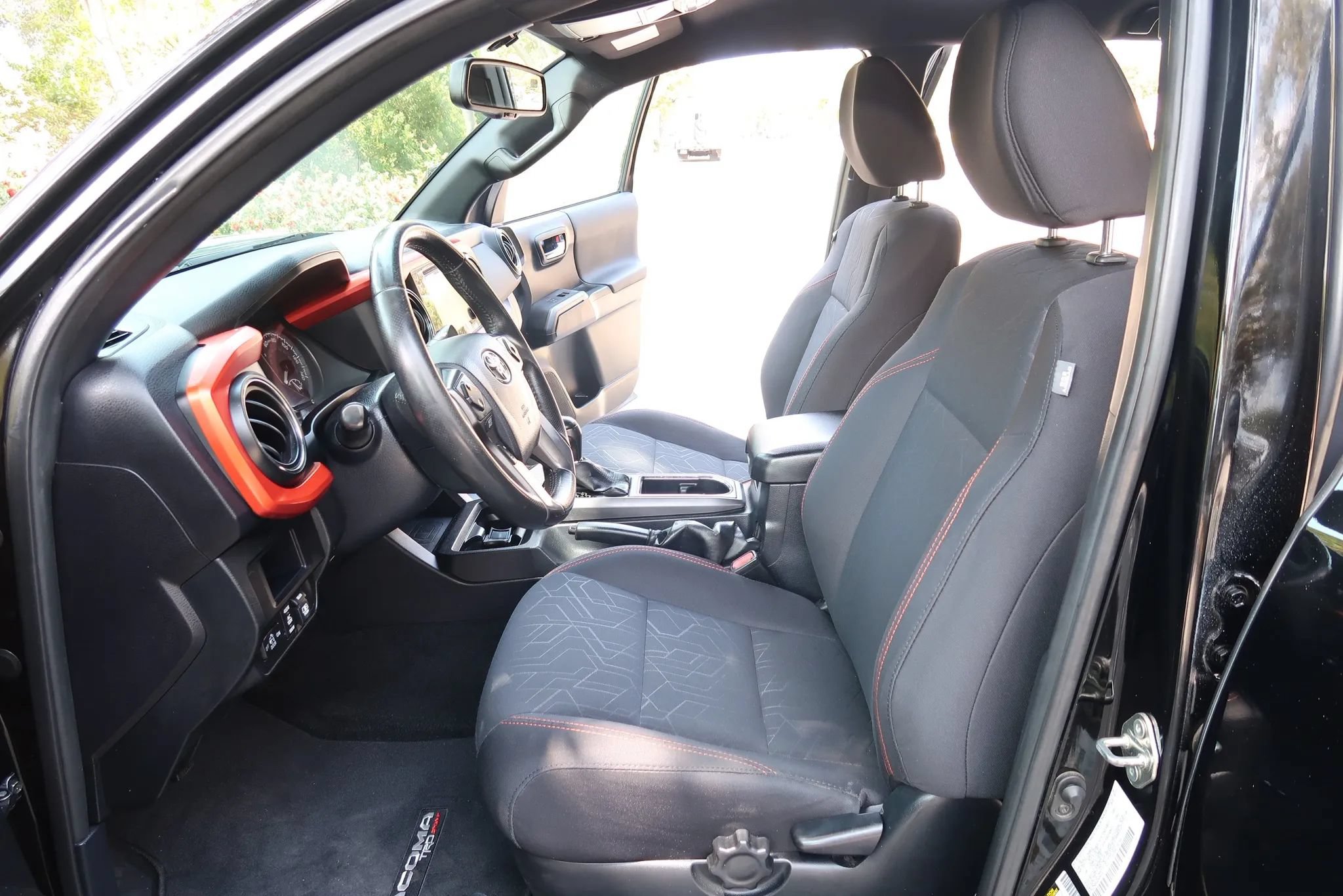 Used 2017 Toyota Tacoma TRD Sport w/ Tow Package (A/T) AWD/4WD image 17