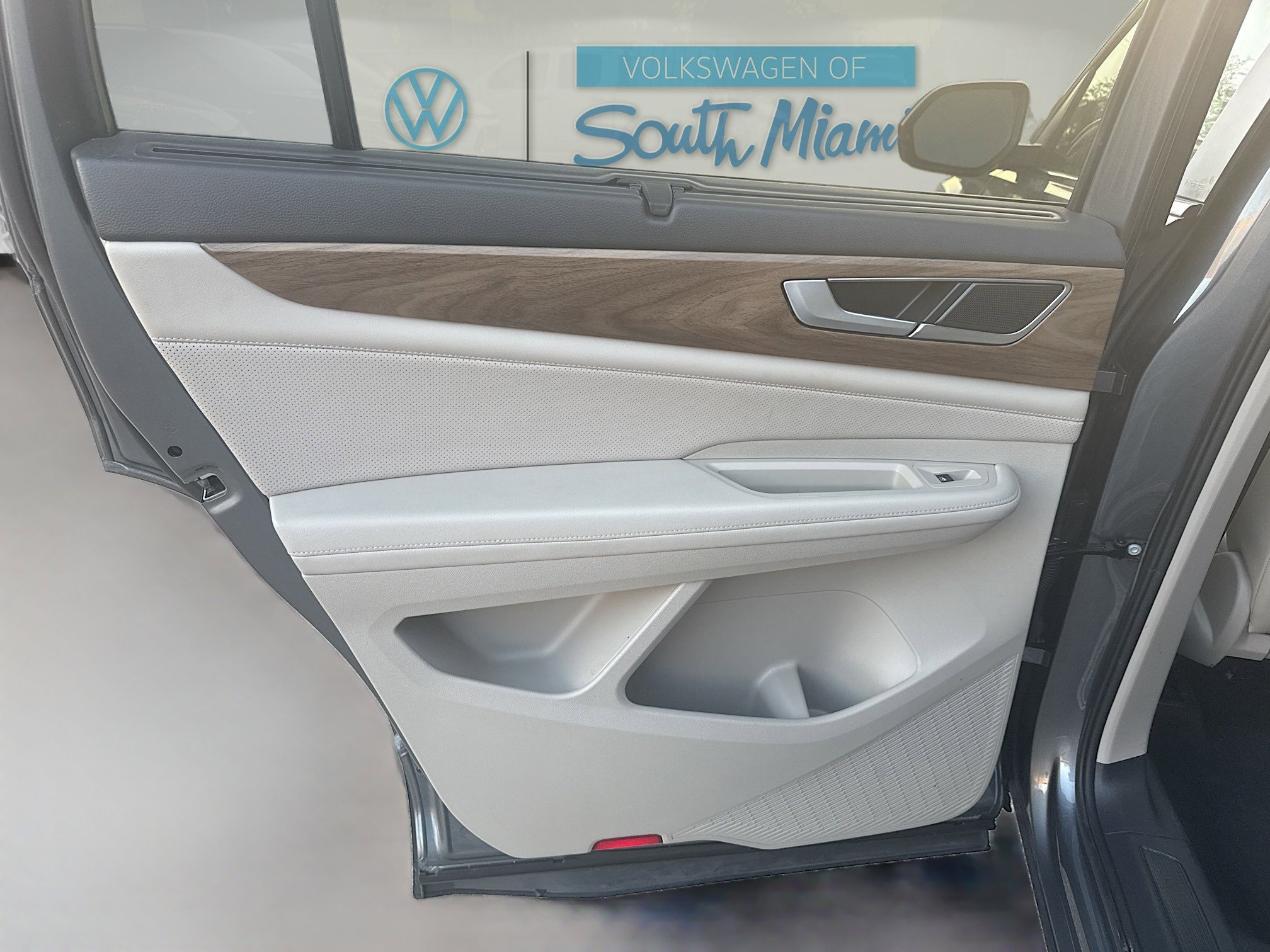 Used 2024 Volkswagen Atlas SE image 25