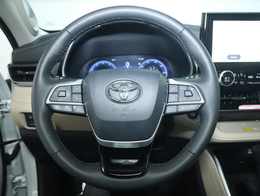 Used 2024 Toyota Highlander Limited AWD/4WD image 25