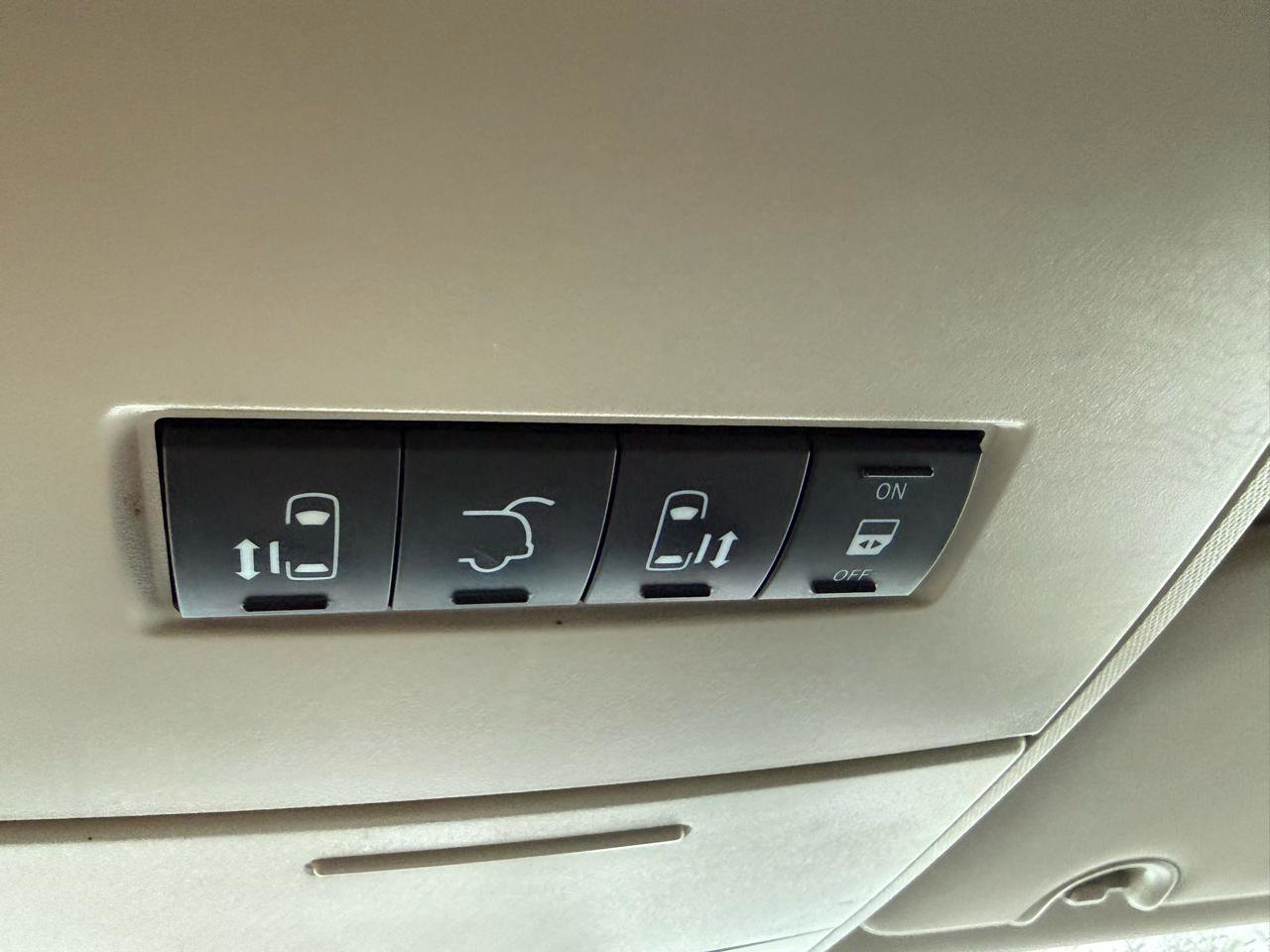 Used 2014 Dodge Grand Caravan SXT w/ Rear Park Assist Package image 18