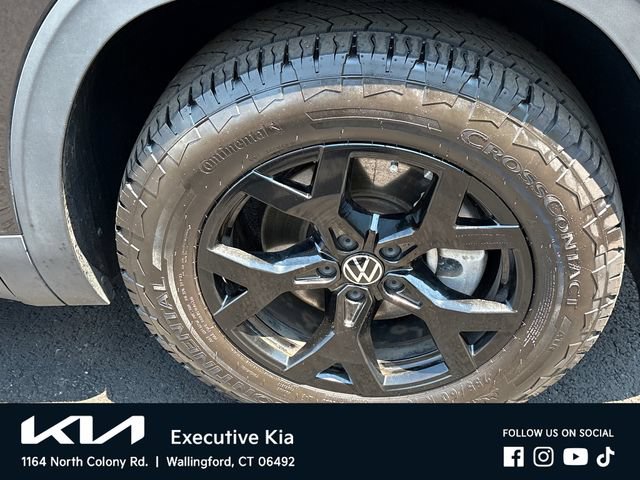 Used 2024 Volkswagen Atlas Peak Edition SE AWD/4WD image 7