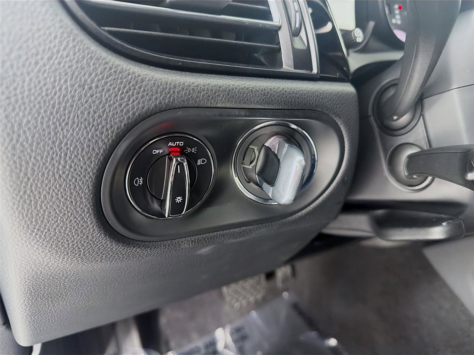 Certified 2023 Porsche Macan AWD/4WD image 10