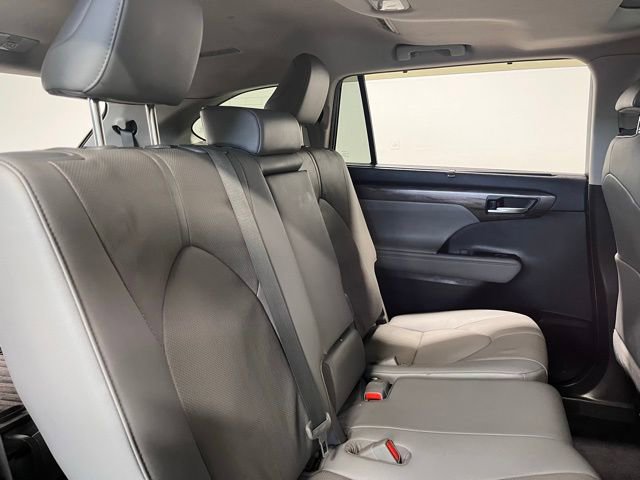 Used 2021 Toyota Highlander Limited image 13