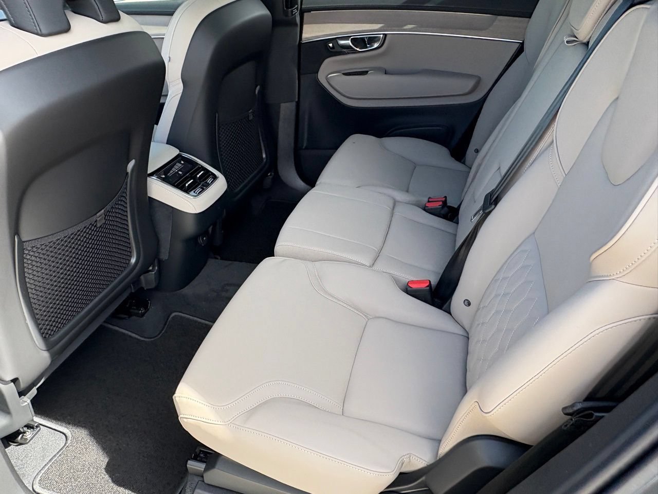 New 2026 Volvo XC90 B6 Plus w/ Protection Package Premier AWD/4WD image 21