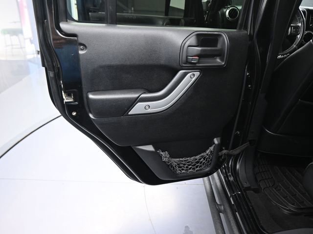 Used 2012 Jeep Wrangler Unlimited Rubicon image 37