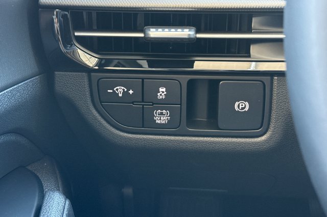 New 2027 Kia Sportage LX FWD image 32