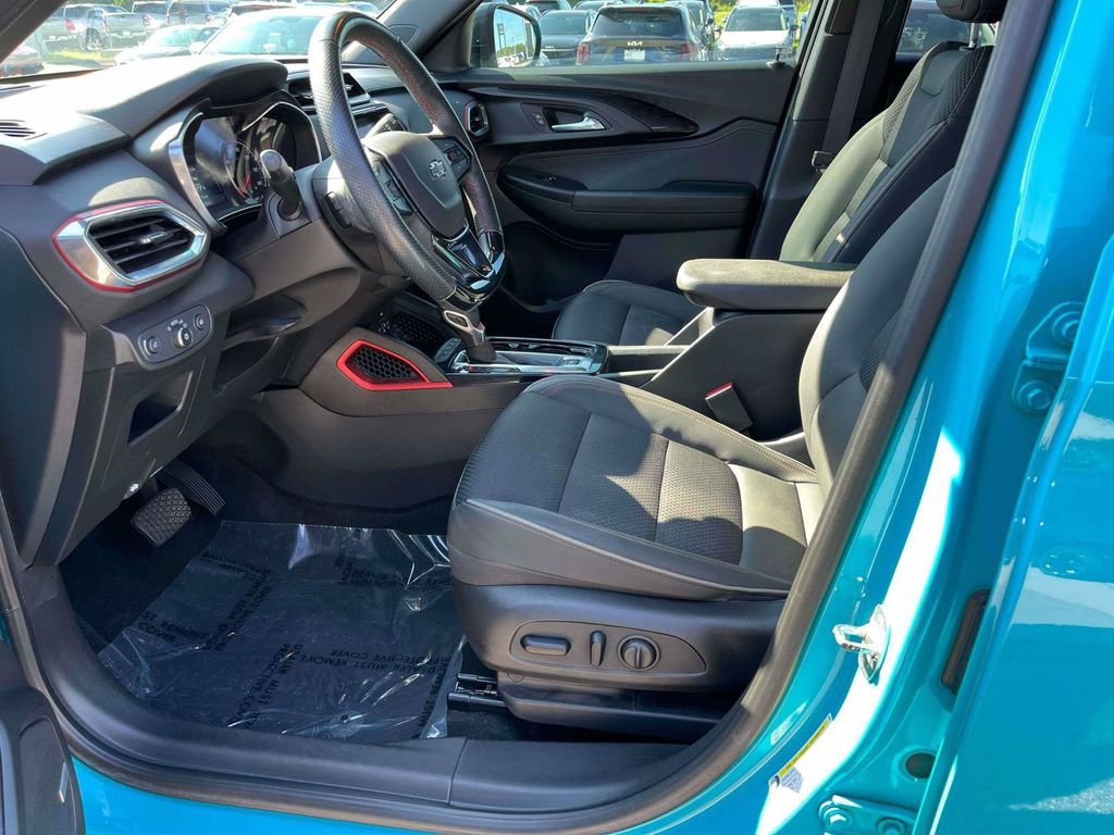 Used 2022 Chevrolet TrailBlazer RS w/ Technology Package FWD image 16