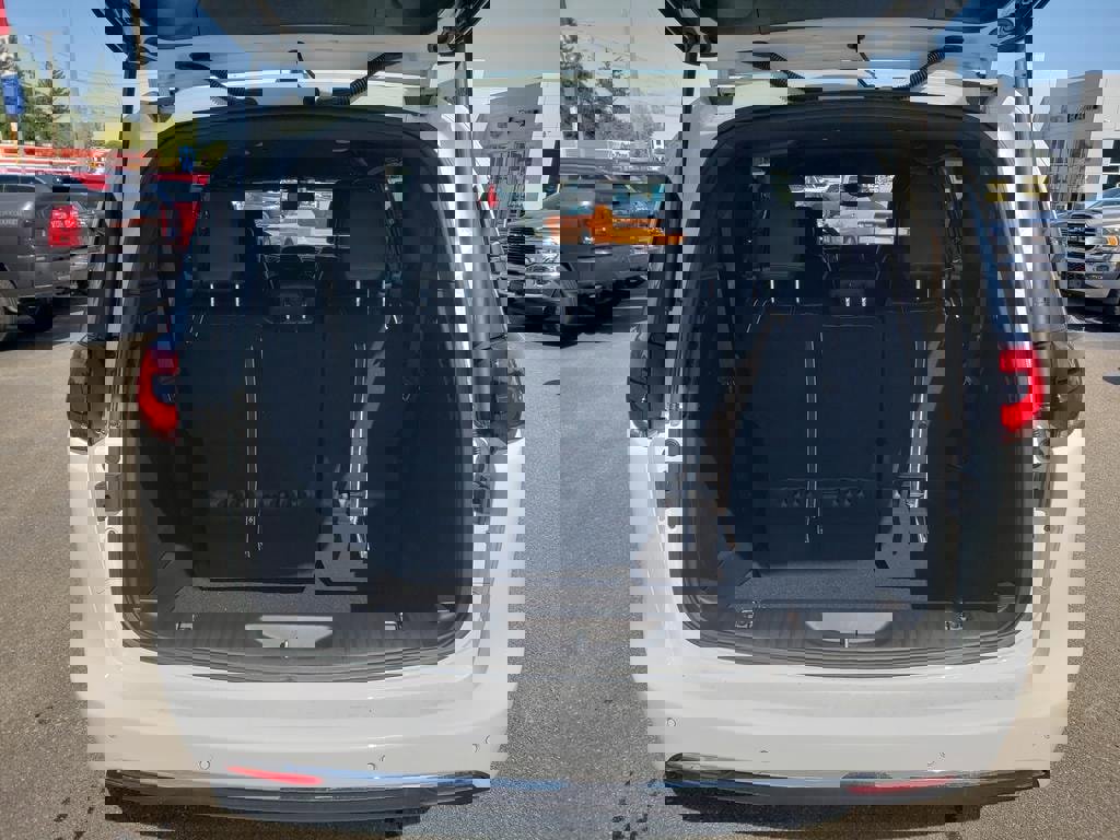 New 2026 Chrysler Pacifica Select image 7