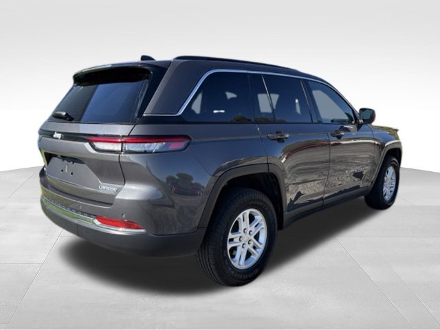 Used 2024 Jeep Grand Cherokee Laredo w/ Luxury Tech Group I AWD/4WD image 17