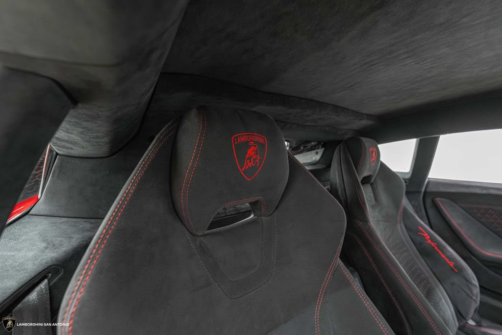 Used 2018 Lamborghini Huracan Performante AWD/4WD image 28
