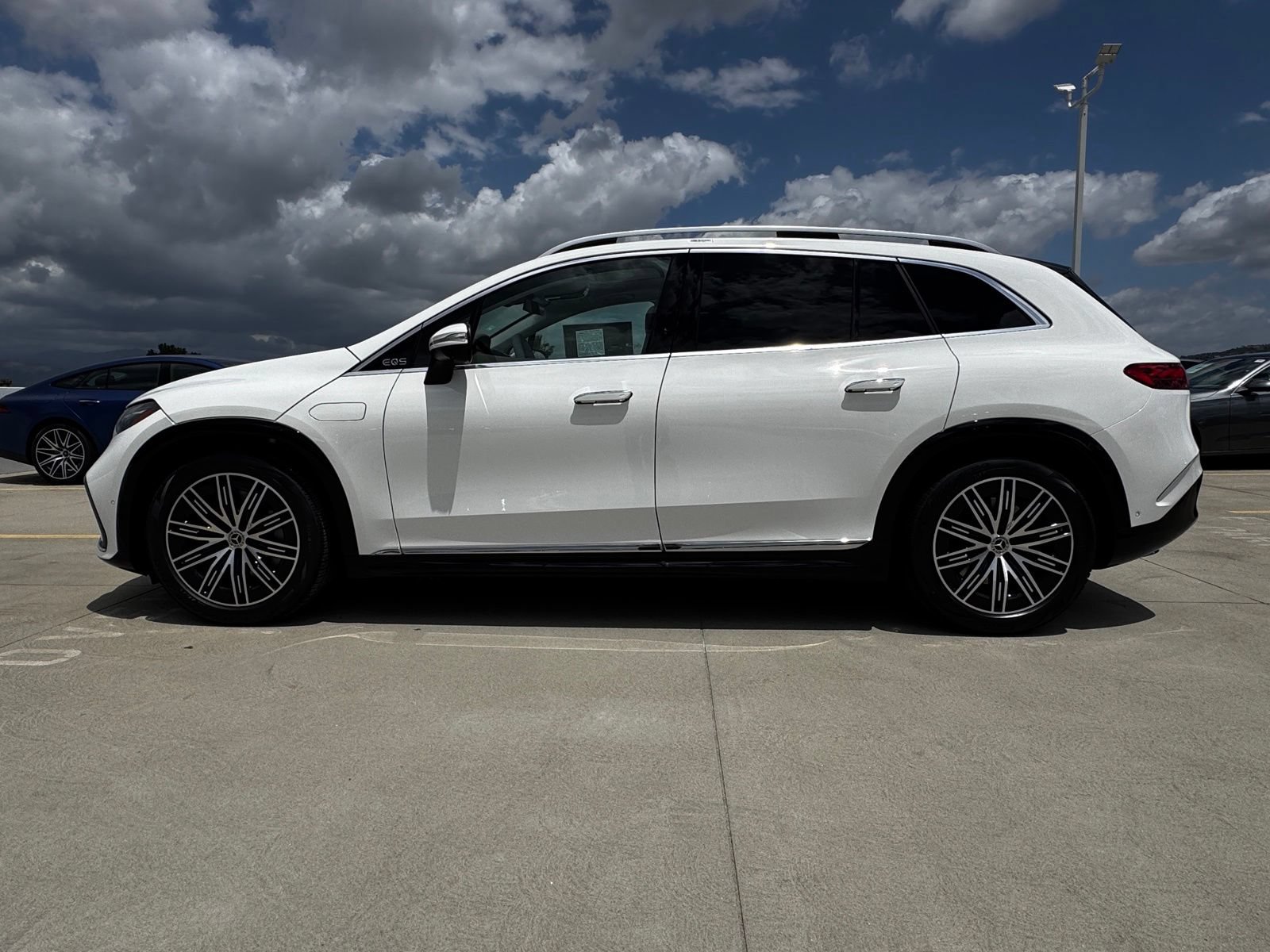 New 2026 Mercedes-Benz EQS 400 4MATIC SUV image 8
