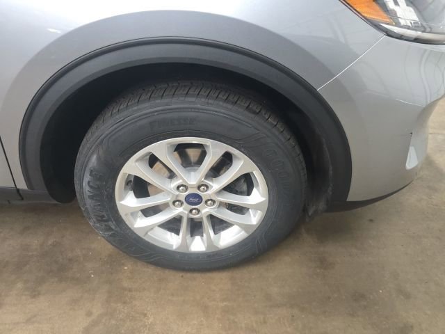 Used 2022 Ford Escape SE image 2