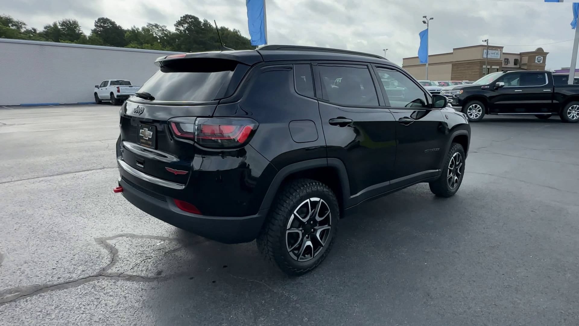 Used 2024 Jeep Compass Trailhawk w/ Trailhawk Elite Group AWD/4WD image 8