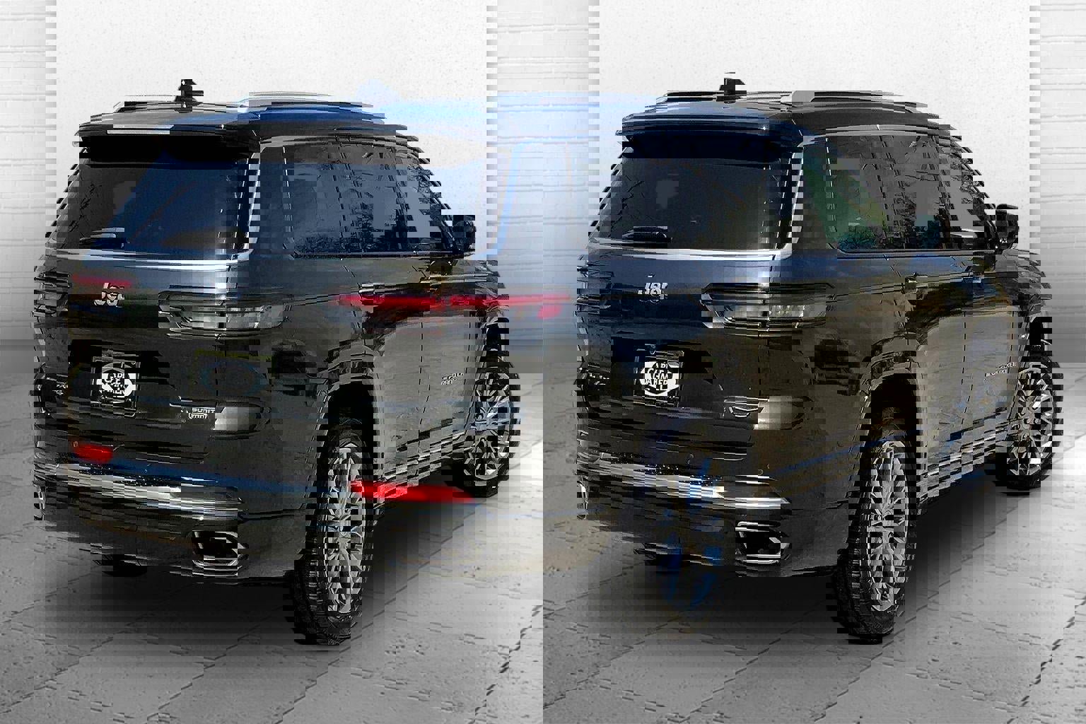 Used 2022 Jeep Grand Cherokee L Summit w/ Luxury Tech Group V AWD/4WD image 14