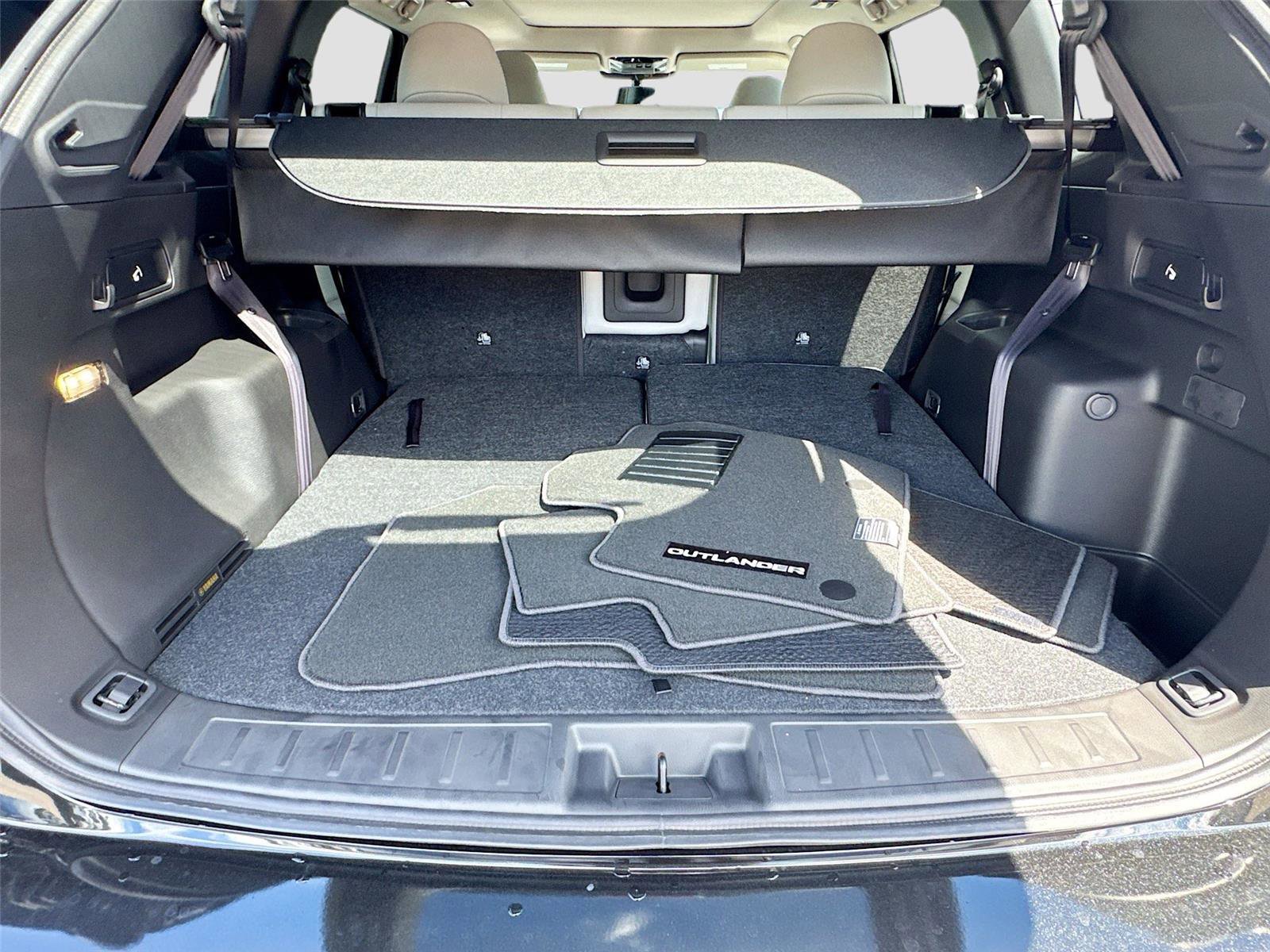 New 2025 Mitsubishi Outlander SE image 27