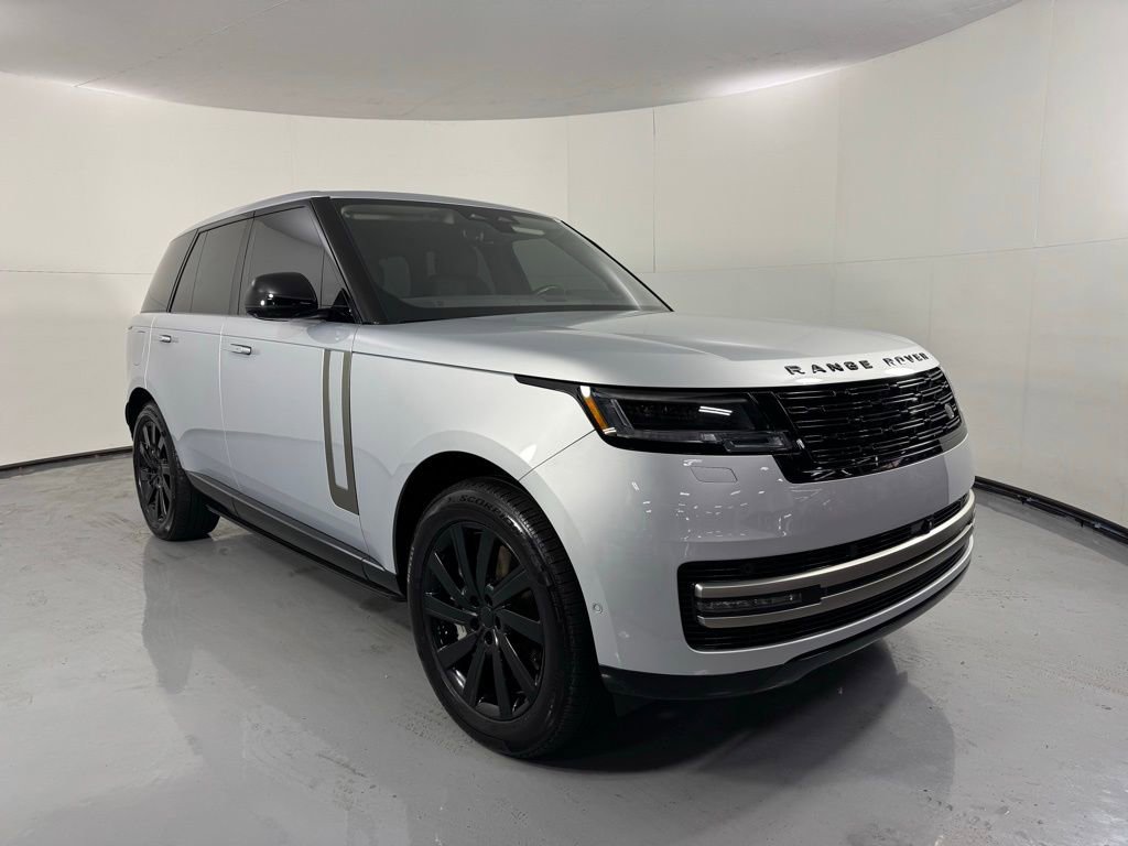 Used 2025 Land Rover Range Rover SE AWD/4WD image 3