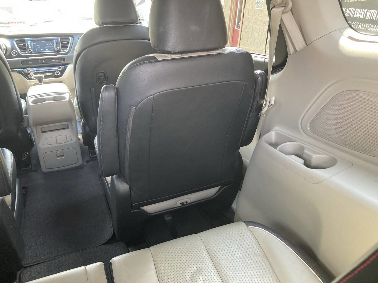Used 2019 Kia Sedona EX image 46