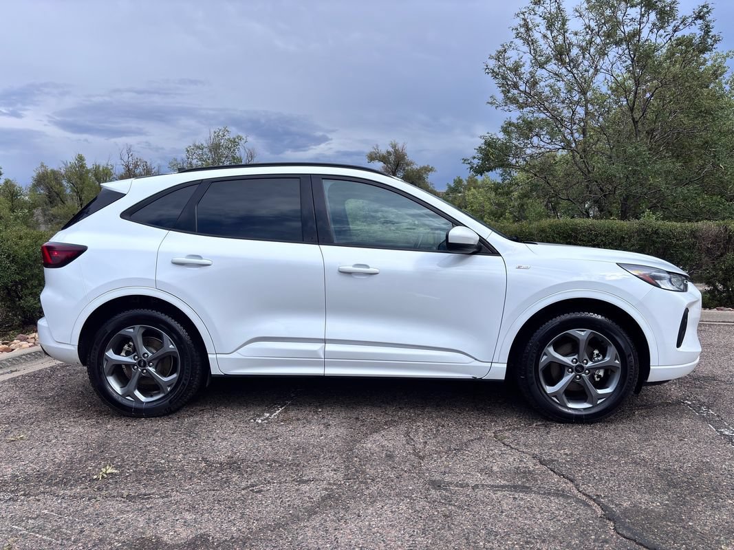 Used 2023 Ford Escape ST-Line Select AWD/4WD image 3