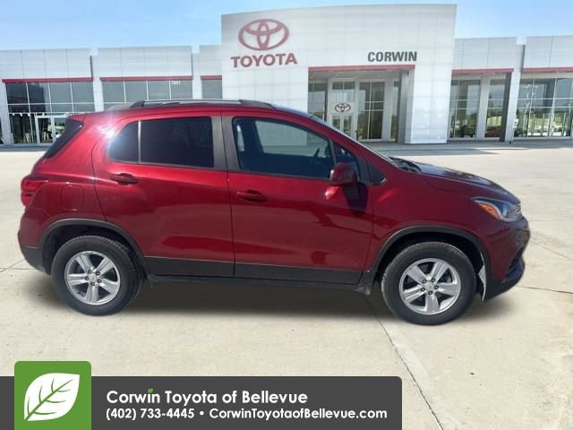 Used 2021 Chevrolet Trax LT w/ Driver Confidence Package image 2