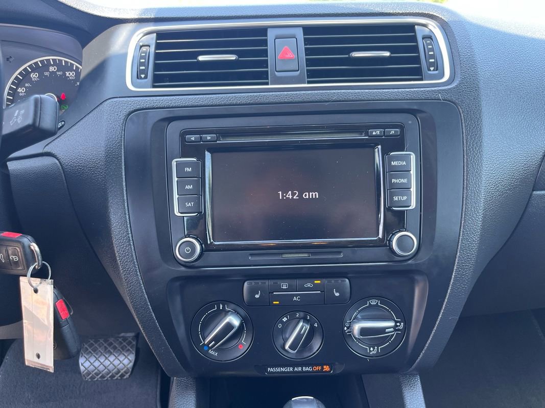Used 2012 Volkswagen Jetta SE FWD image 17