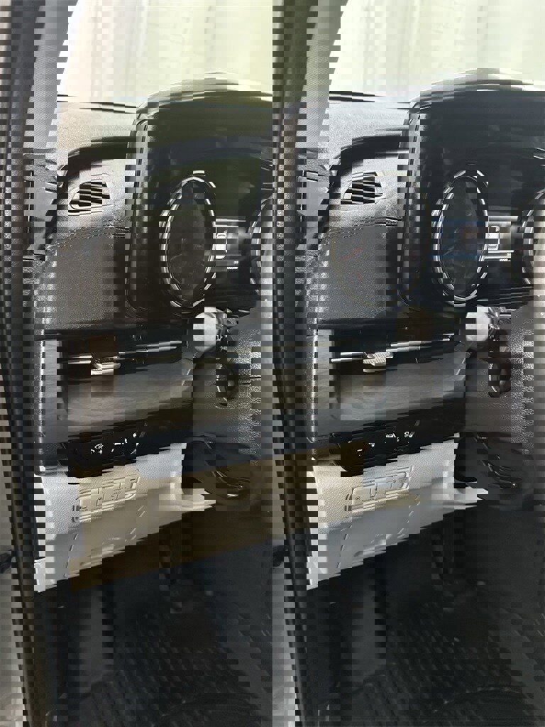 Used 2022 Kia Carnival EX image 14