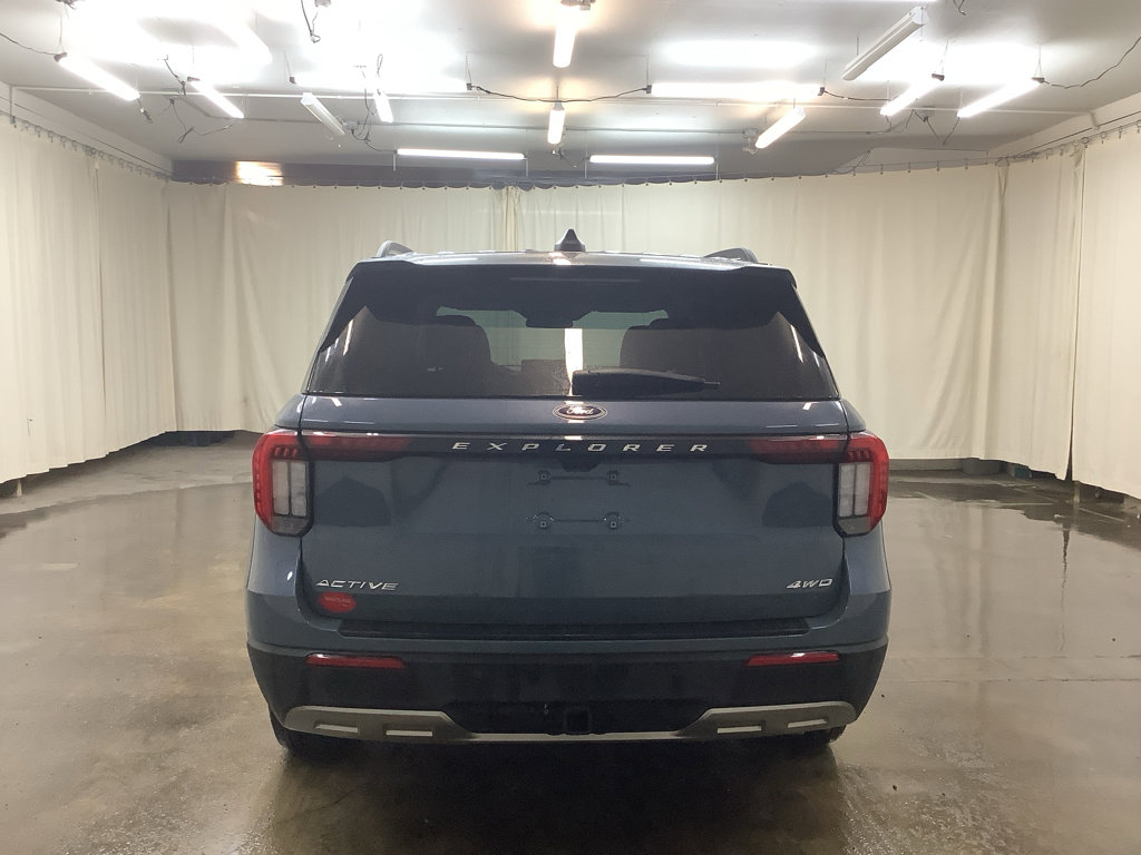 Used 2025 Ford Explorer Active w/ Active Comfort Package image 7
