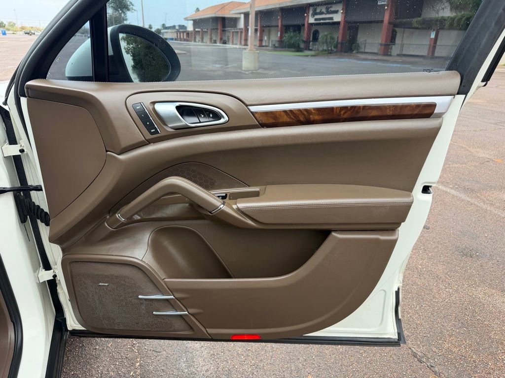 Used 2012 Porsche Cayenne Turbo image 21