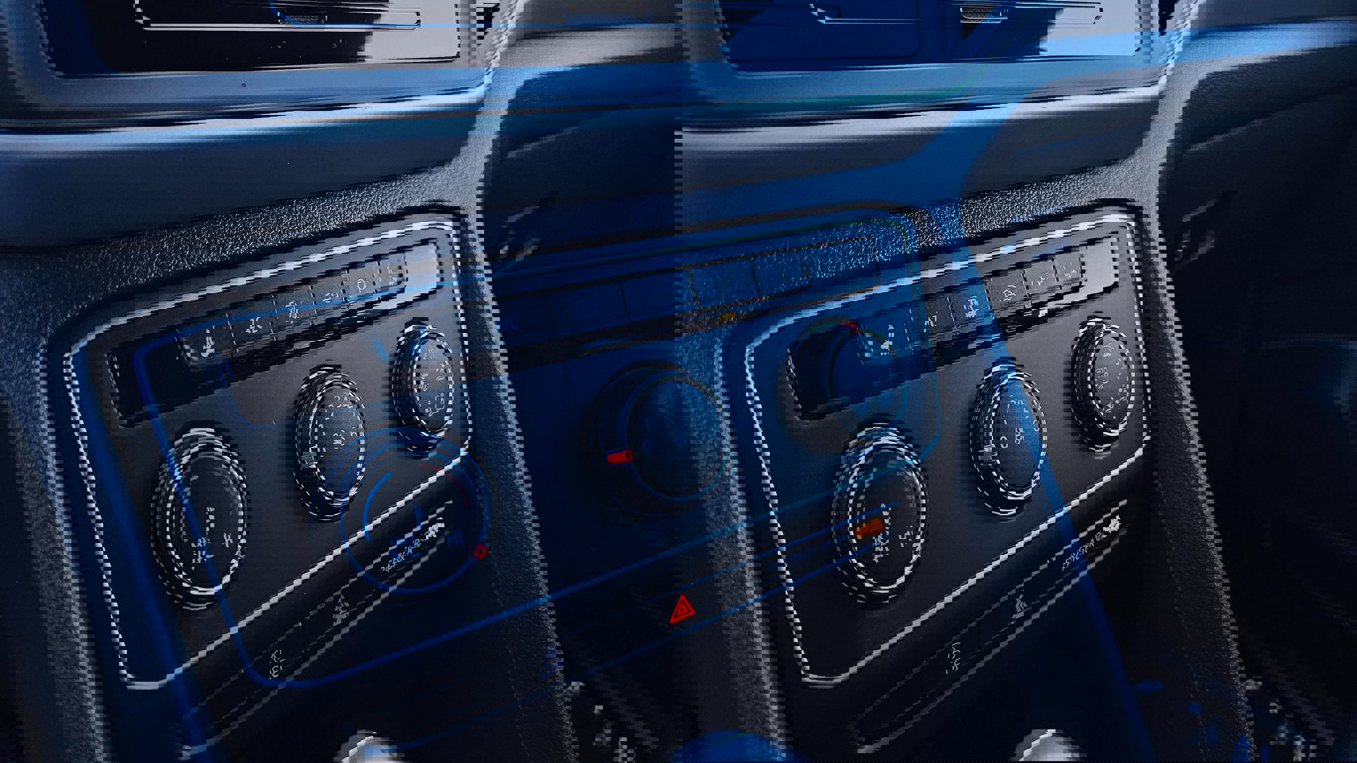 Used 2023 Volkswagen Atlas Cross Sport SE image 34