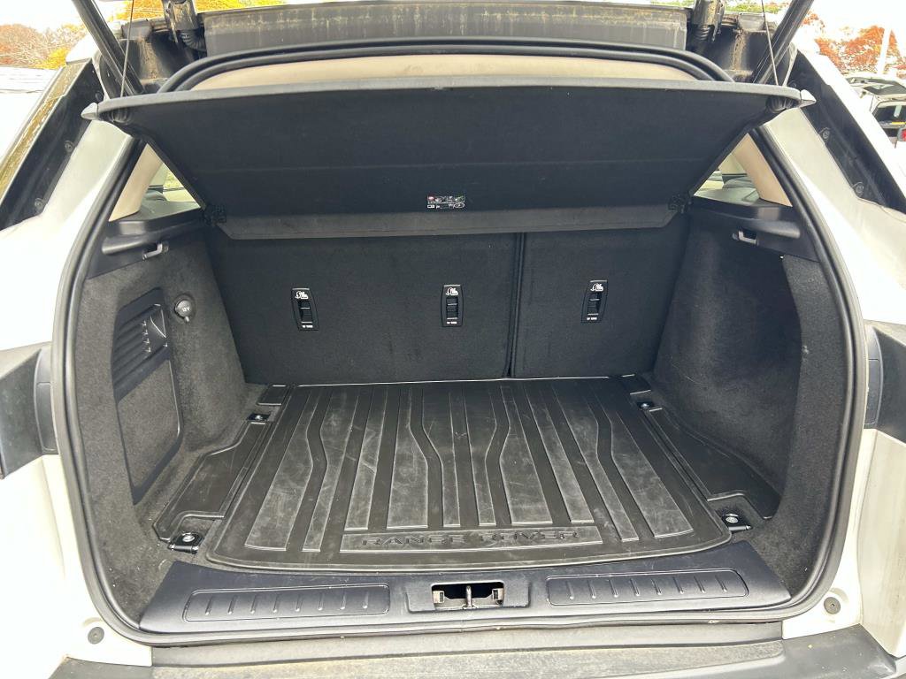 Used 2019 Land Rover Range Rover Evoque SE Premium image 13