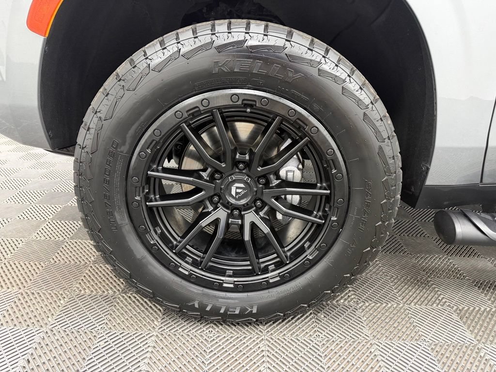Used 2023 Chevrolet Tahoe Z71 w/ Z71 Off-Road Package AWD/4WD image 16