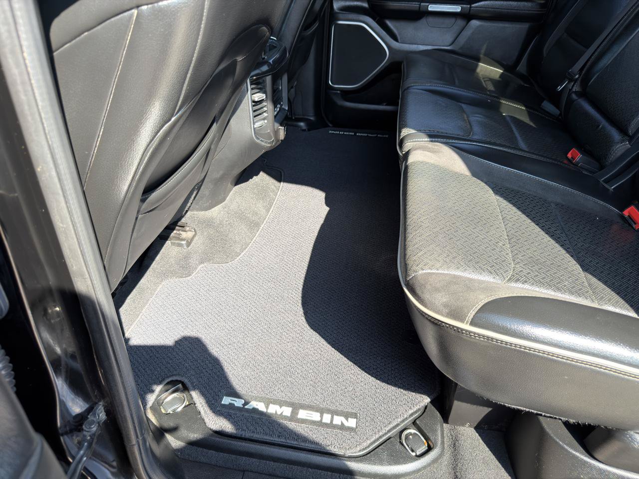 Used 2019 RAM 1500 Laramie AWD/4WD image 42