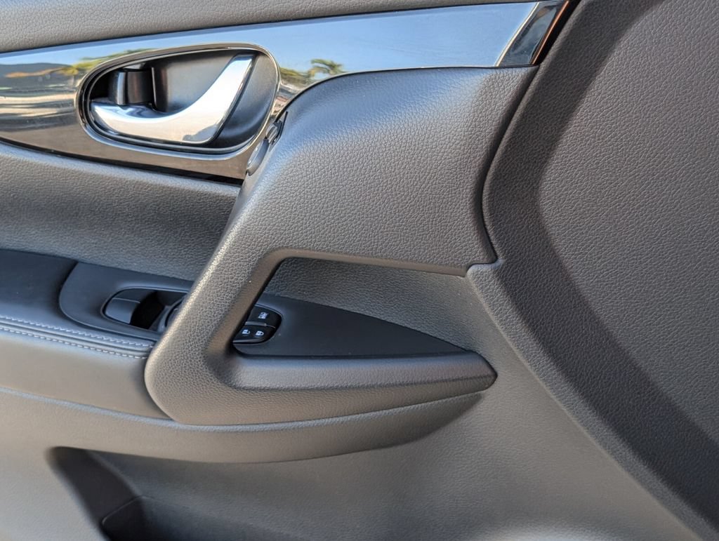 Certified 2021 Nissan Rogue Sport SV FWD image 29