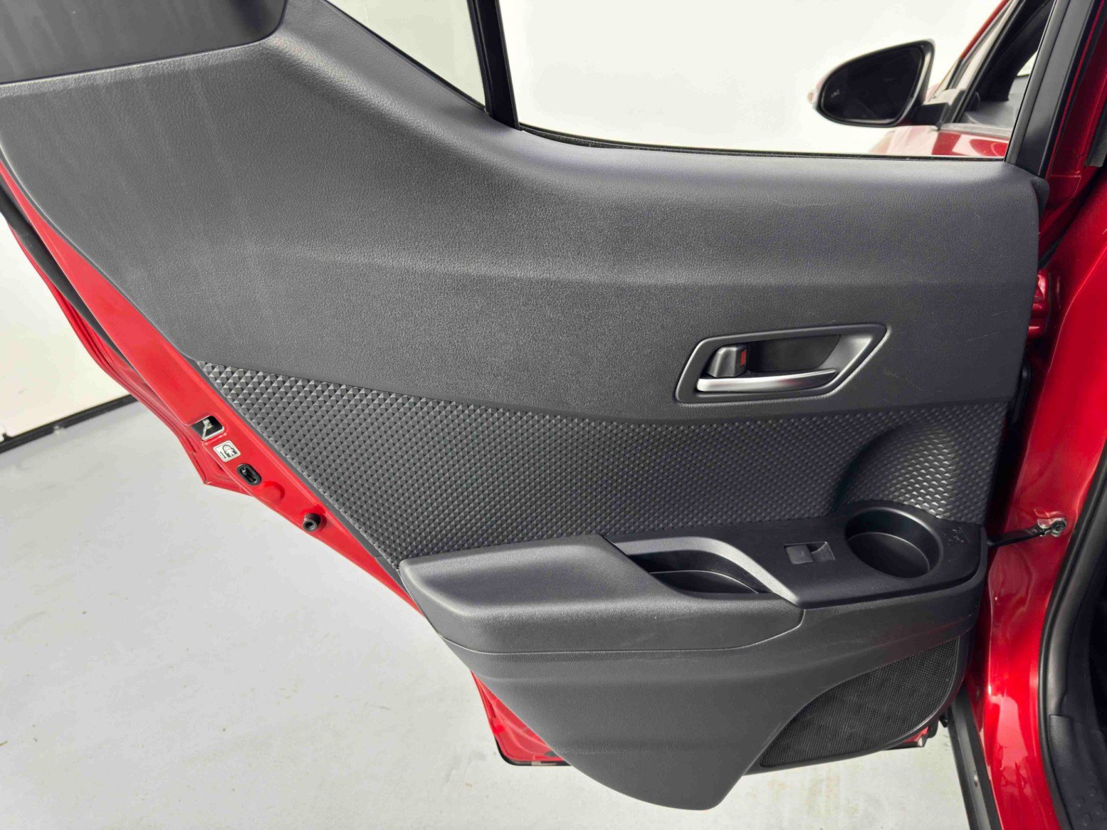 Used 2020 Toyota C-HR XLE image 37