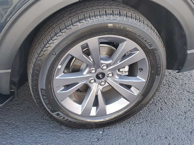 Used 2024 Ford Explorer XLT w/ Equipment Group 202A AWD/4WD image 9