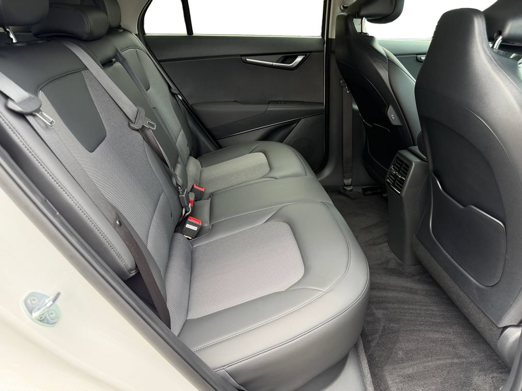Certified 2025 Kia Niro Wind FWD image 10