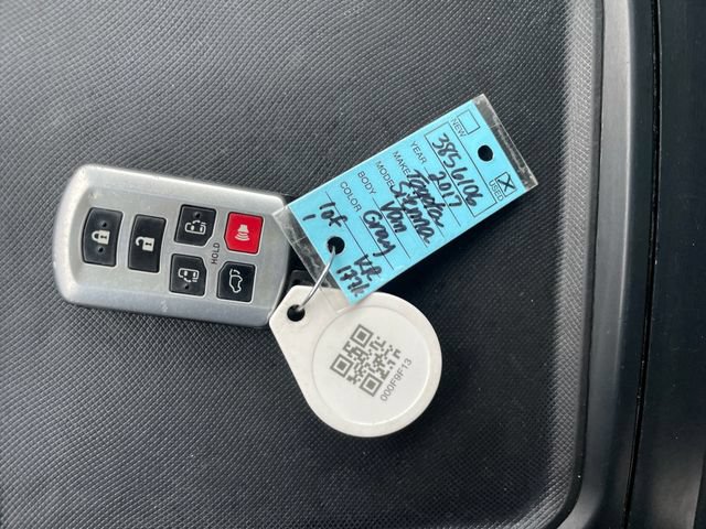 Used 2017 Toyota Sienna XLE FWD image 18