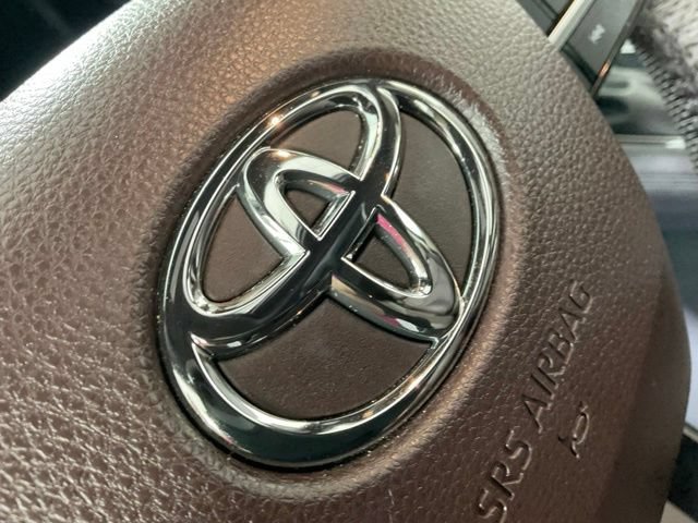 Used 2023 Toyota Sienna Platinum AWD/4WD image 44