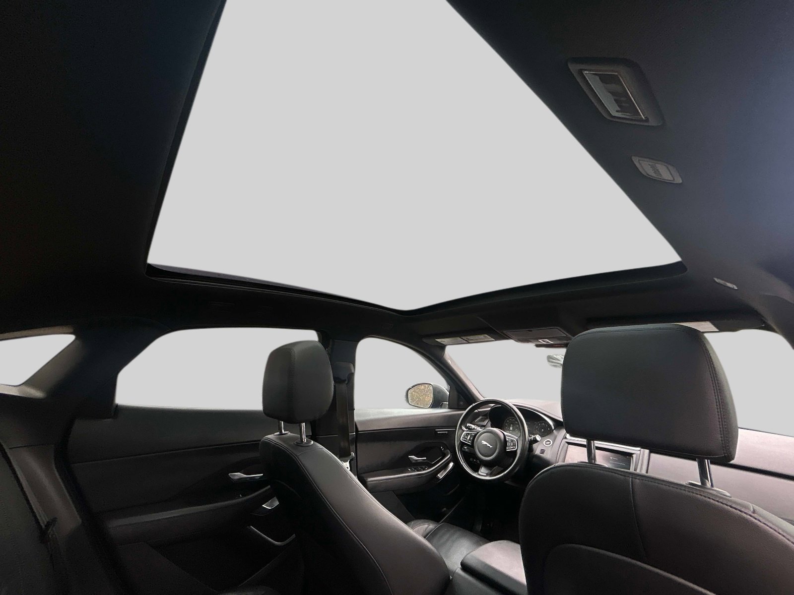 Used 2018 Jaguar E-PACE SE image 15