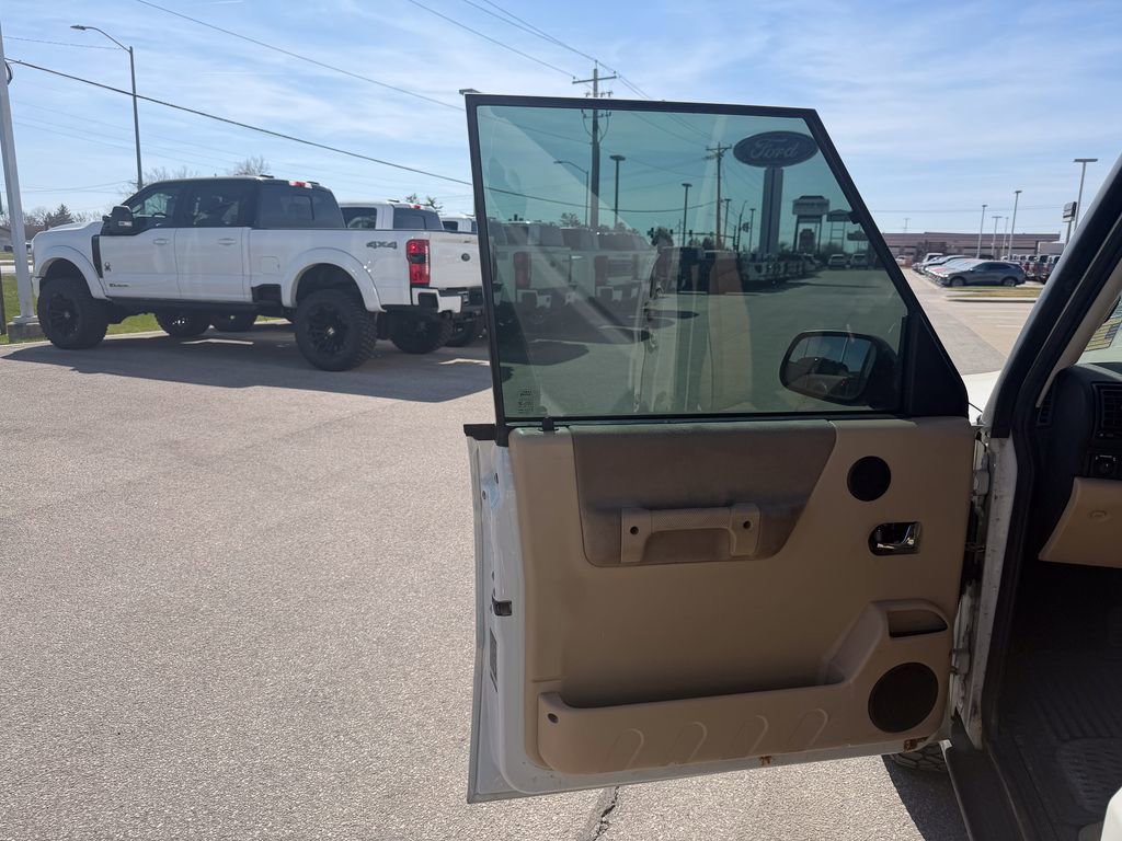 Used 2004 Land Rover Discovery SE image 11