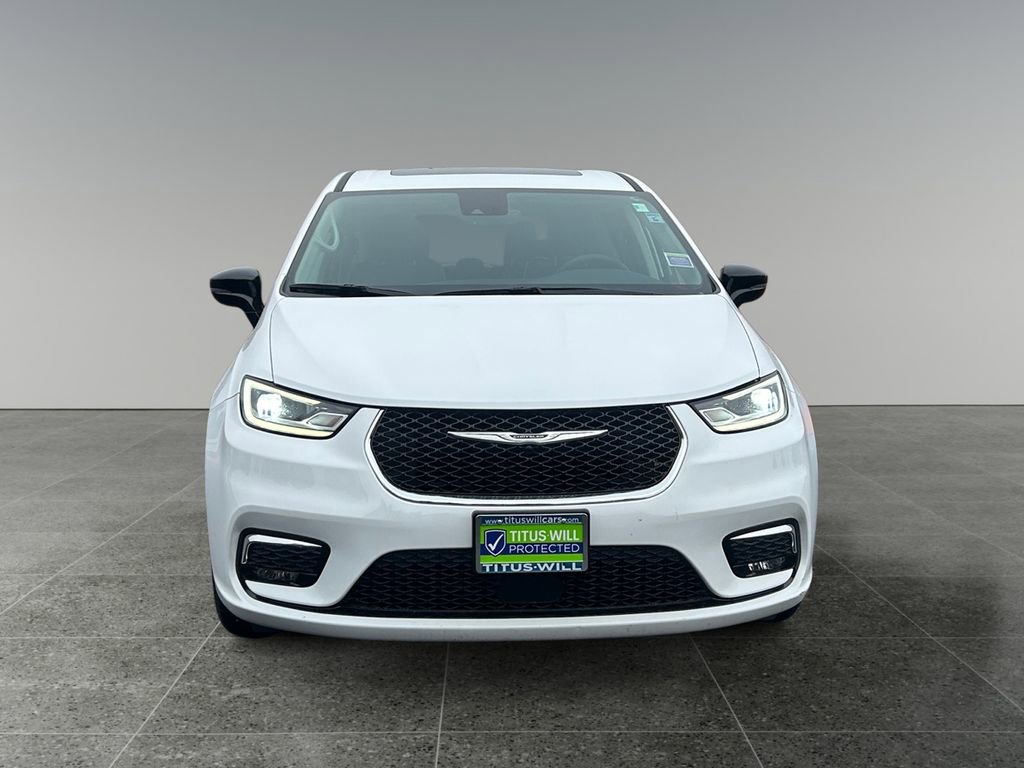 Used 2024 Chrysler Pacifica Limited image 2