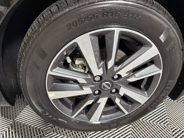 Used 2025 Nissan Versa SV w/ Trunk Package image 12