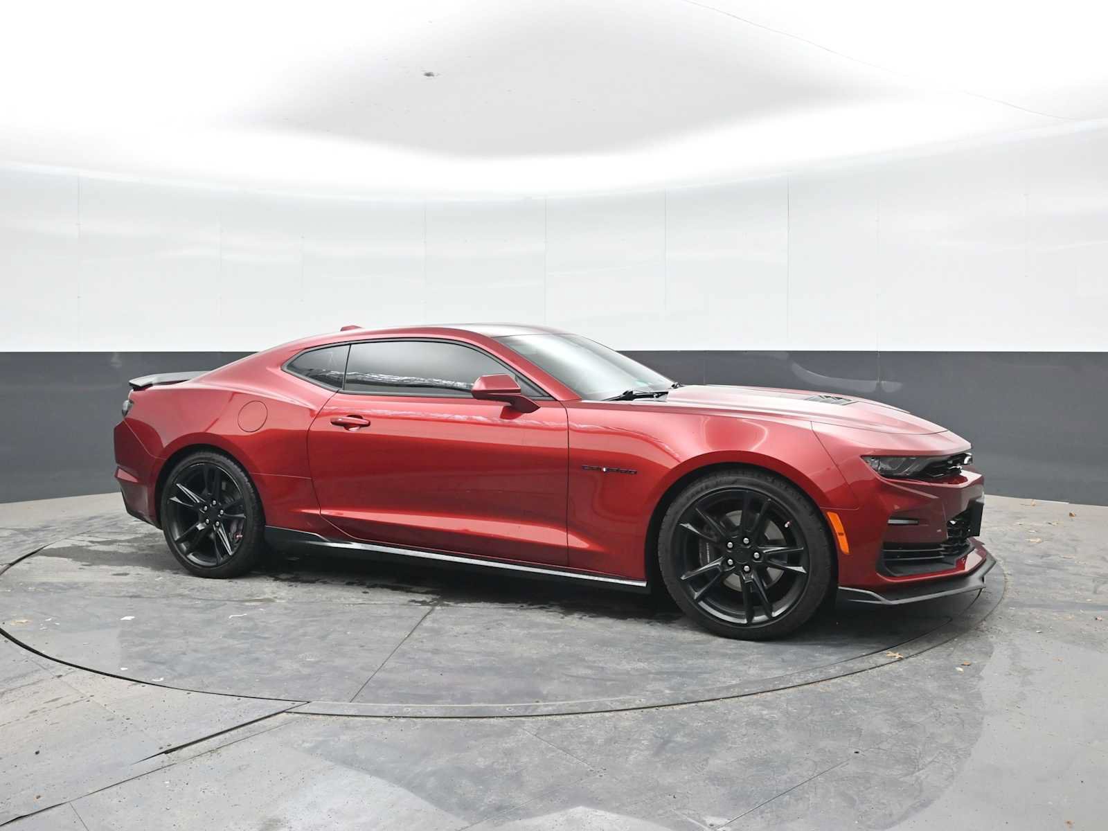 Used 2022 Chevrolet Camaro SS RWD image 8