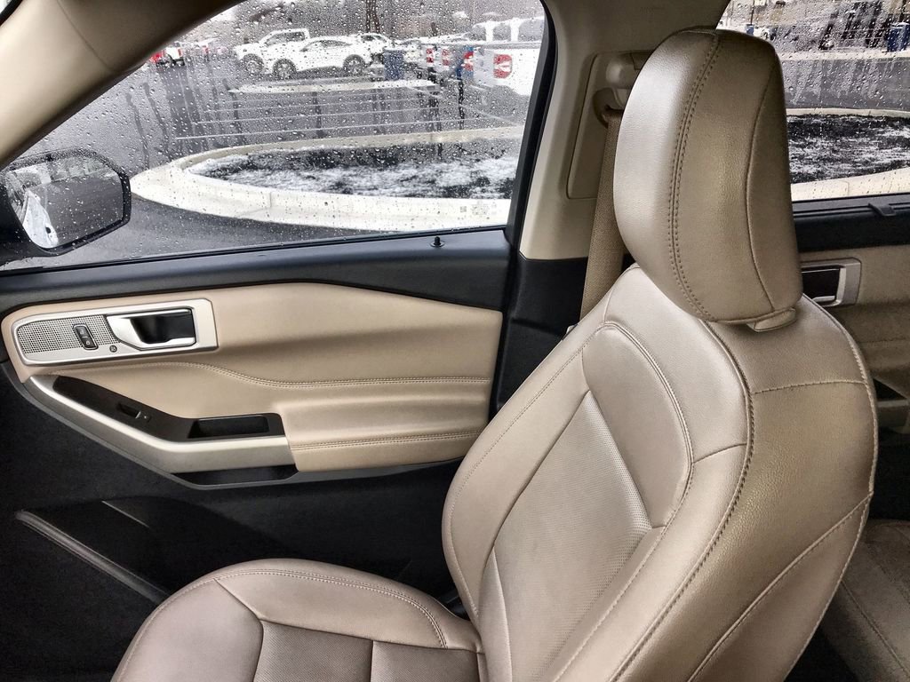 Used 2022 Ford Explorer Limited w/ Equipment Group 301A image 24