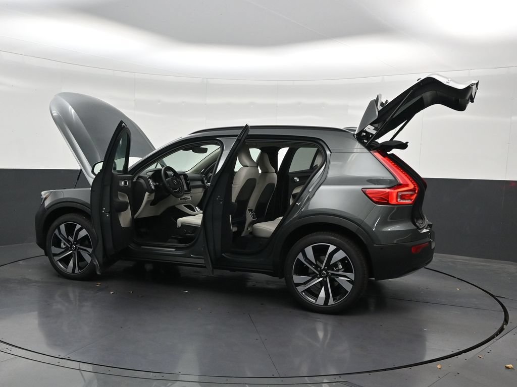 New 2026 Volvo XC40 B5 Plus AWD/4WD image 32