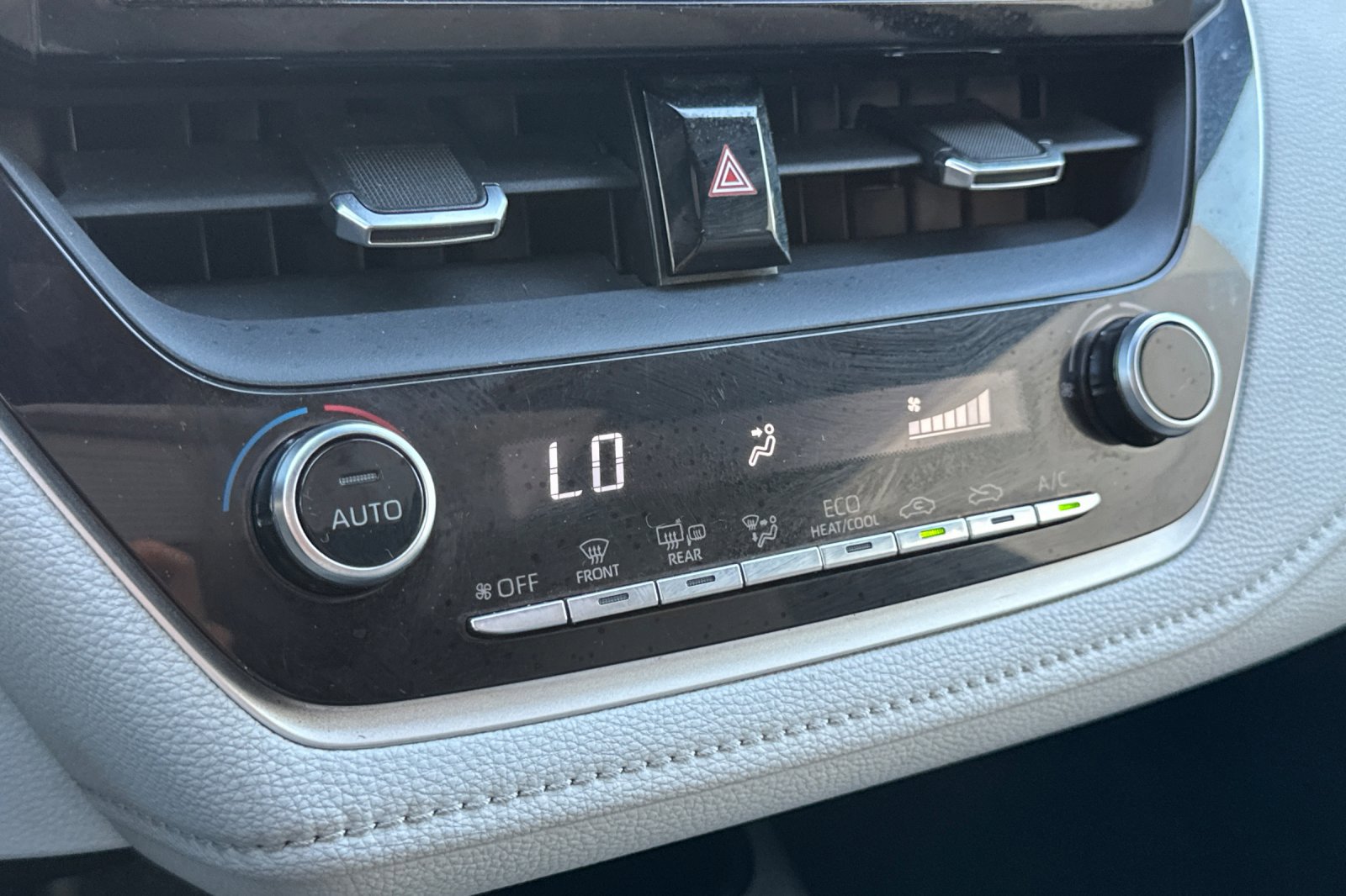 Used 2020 Toyota Corolla SE FWD image 25