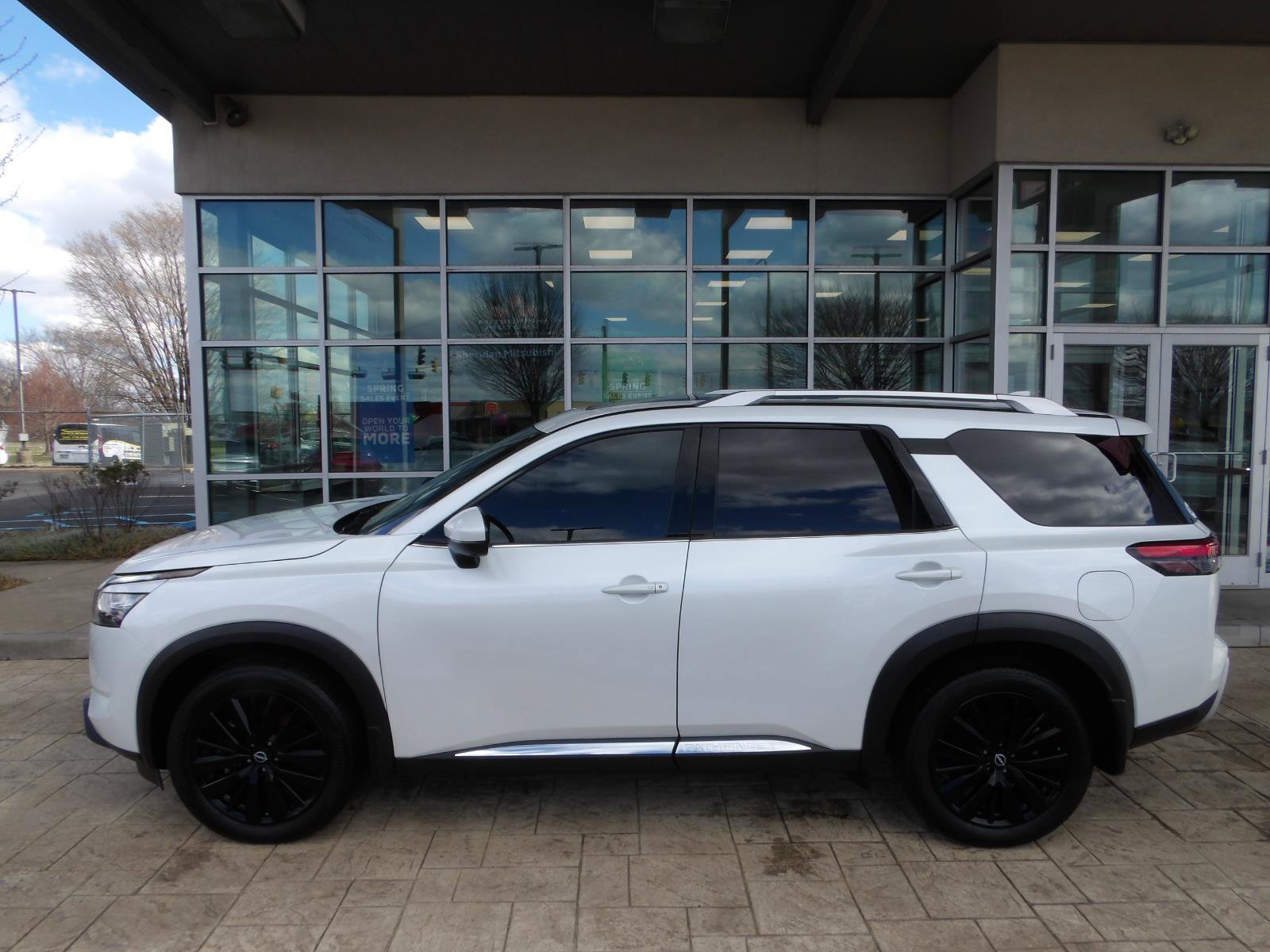 Certified 2025 Nissan Pathfinder Platinum w/ Cargo Package image 4