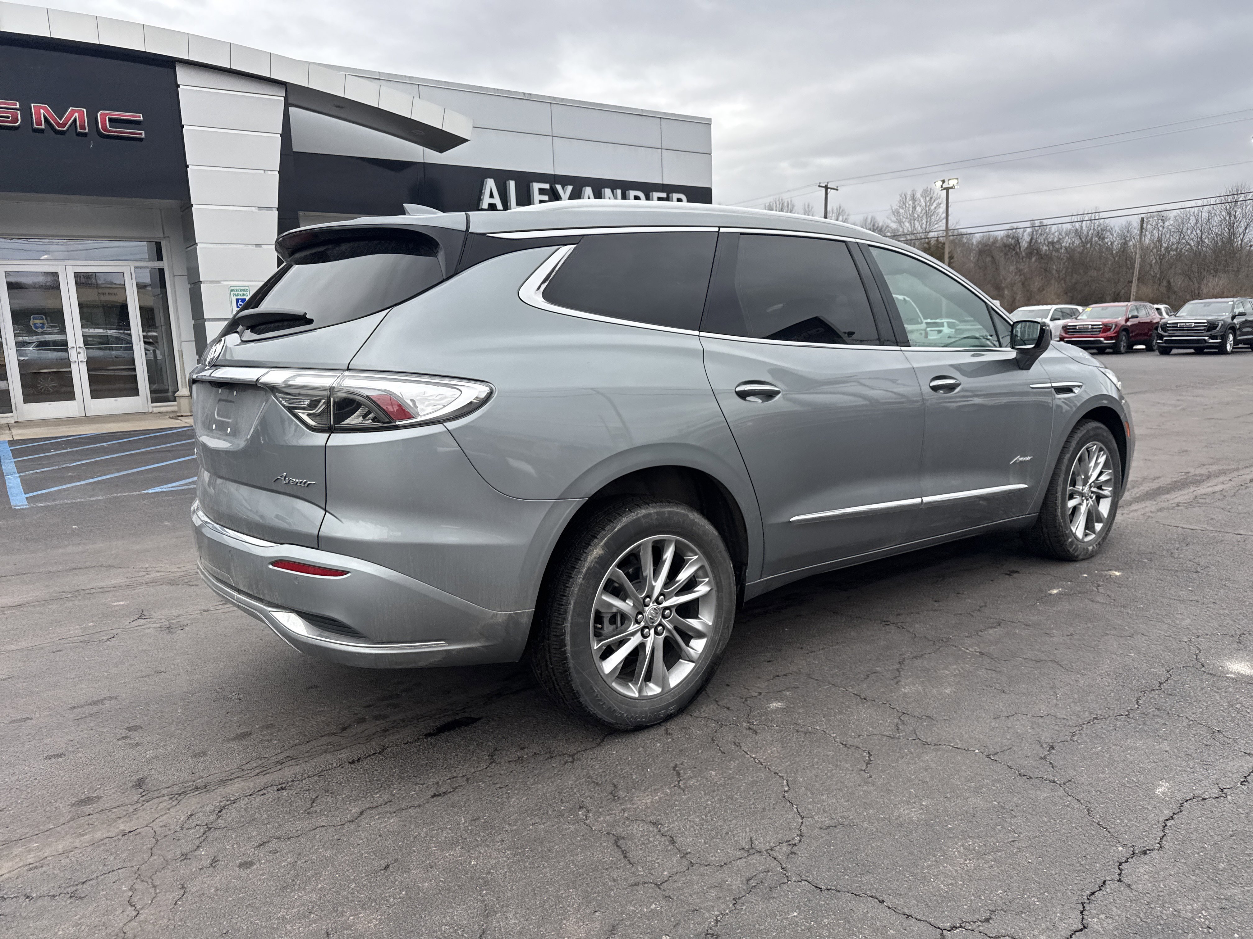 Used 2023 Buick Enclave Avenir video 3